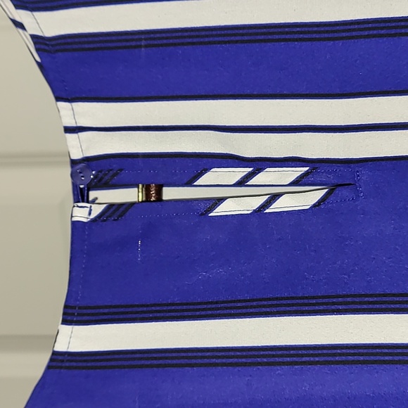 Stripped sheer keyhole top - Picture 3 of 3